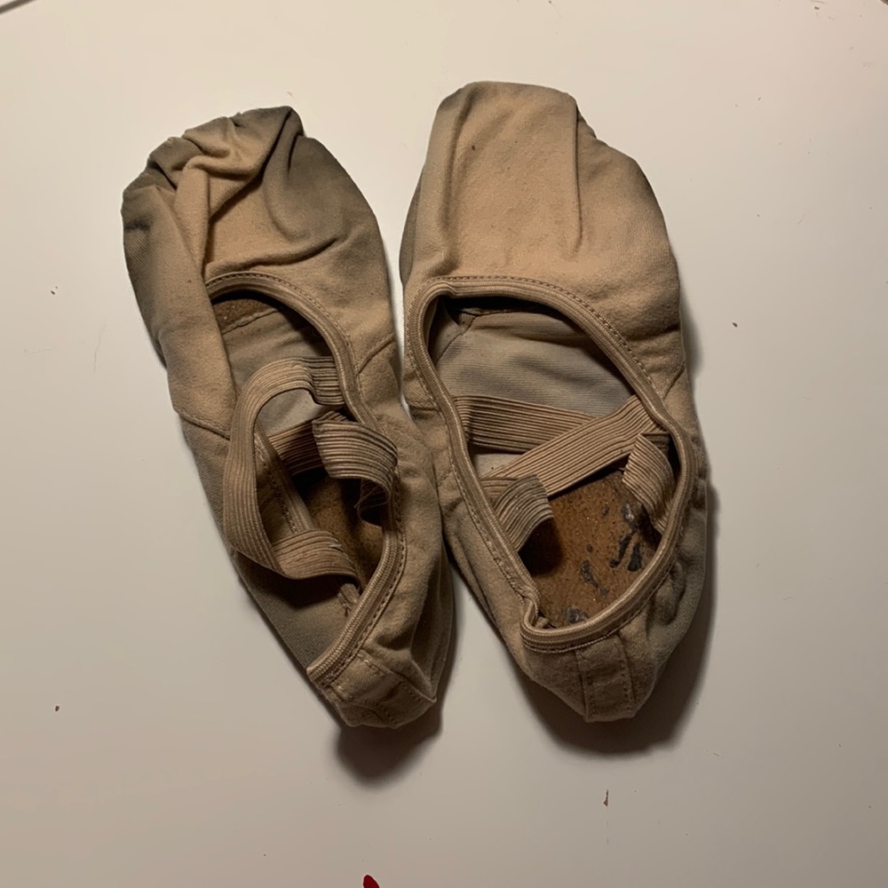 Flat shoes